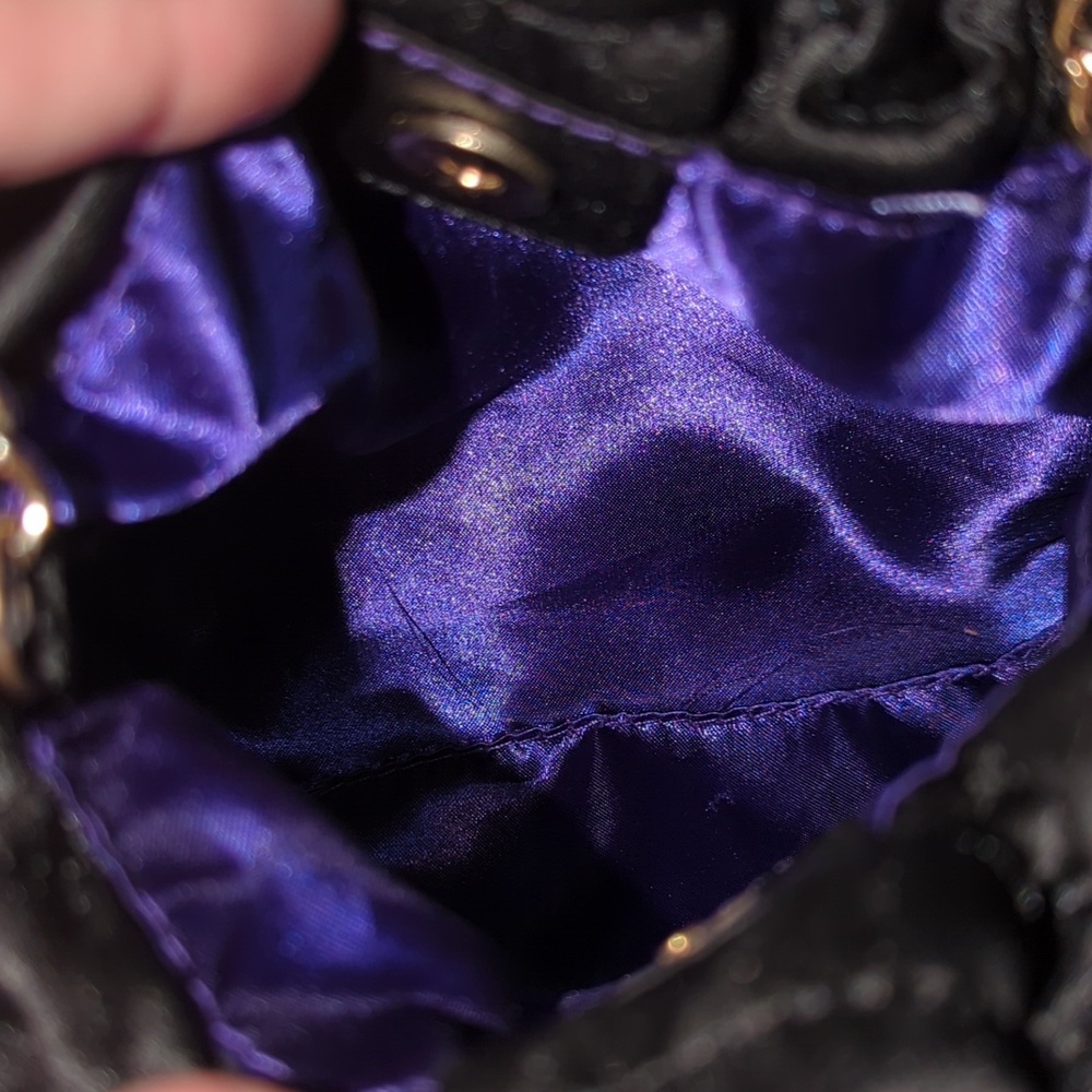 🌟NWOT Black Small Night Bag With Gold Chain And Pearl Accents - Picture 4 of 8